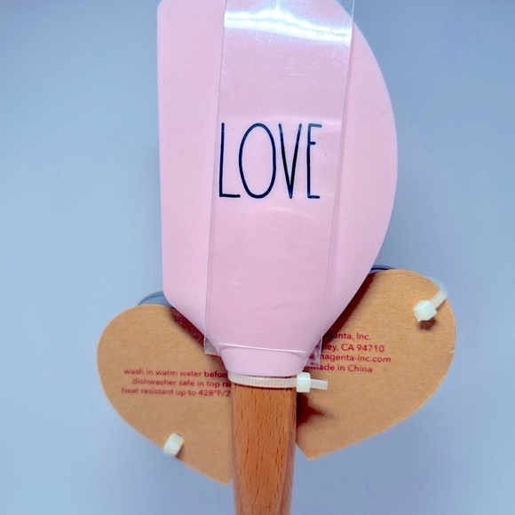 ❗️RAE DUNN LOVE PINK VALENTINES DAY SILICONE SPATULA & COOKIE CUTTER SET - Picture 3 of 6